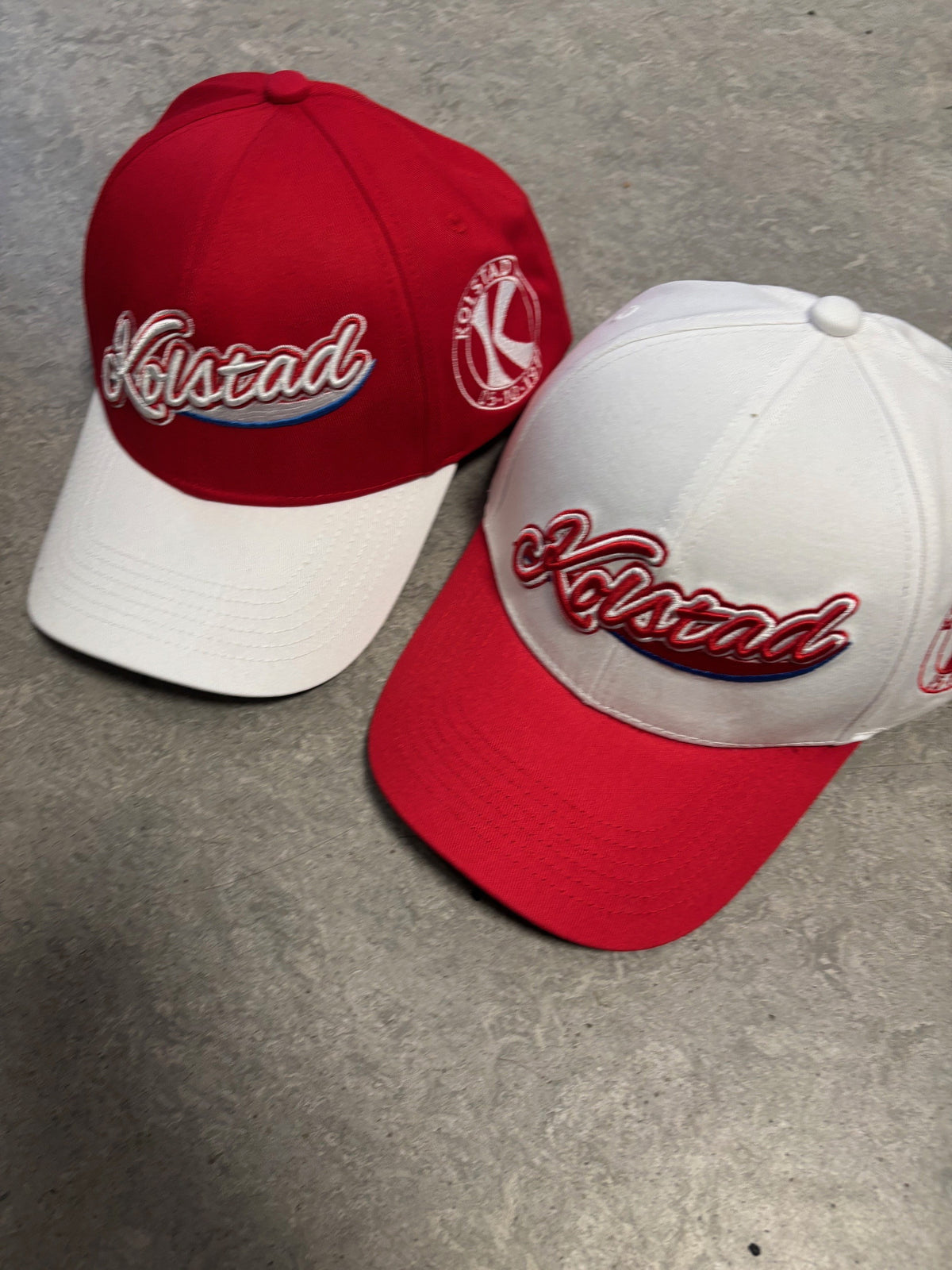 Kolstad CAPS - HVIT/ rød